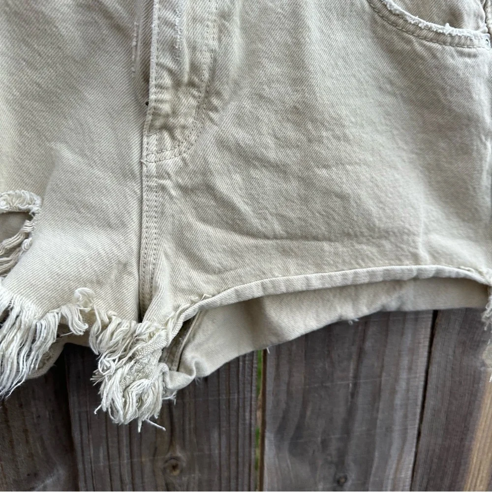 ROLLA’S Dusters Distressed Denim High Rise Slim Shorts Layla Stone Size 28 GUC